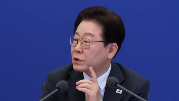 "서류 복사 직원도 다주택자는 안 된다" 이 대통령, 부동산 정책 입안 과정서 다주택자 전