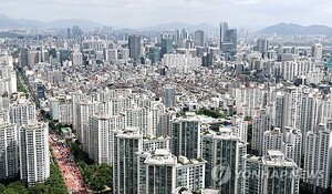 3년 6개월 만에 금리 인상…"긴축 장기화시 집값 하락 전망"